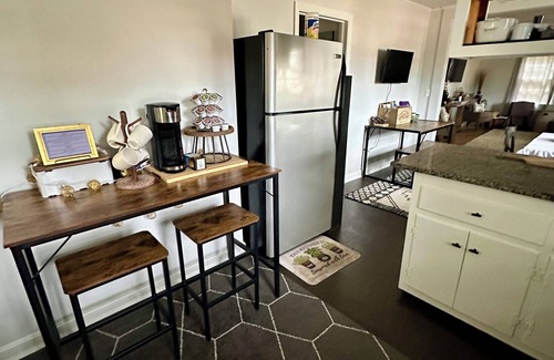 Clemson House | Newly Updated, Fully Furnished 3 BR 2 BA Home… <2 miles to Clemson University!