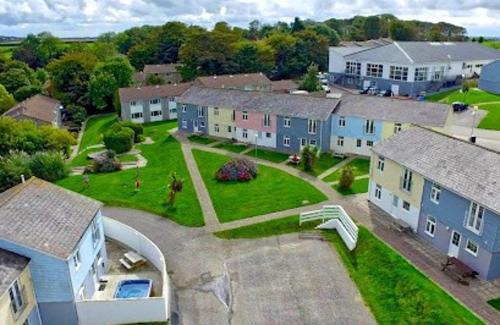 Saint Columb Major House | Newquay - Atlantic Lodge - 10 - Pets - Pools - Gym