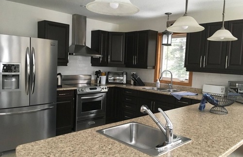 Bracebridge Cottage | Newtago Rose Year Round Rental - Bracebridge