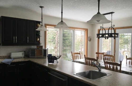 Bracebridge Cottage | Newtago Rose Year Round Rental - Bracebridge