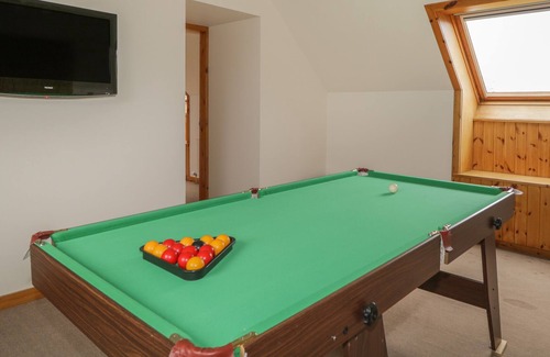 Forres House | NEWTON OF DALVEY FARMHOUSE, pet friendly, with open fire in Forres