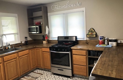 Hemlock House | Next to Championship Park, Sleeps 6, Lots of parking