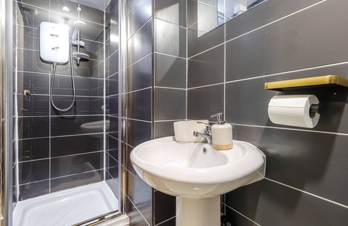 Liverpool House | Next to Liverpool station stadium city