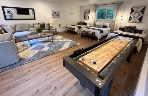 Marmot House | Next to Sandy River, *Pet Friendly*, Hot Tub, Huge Deck, BBQ, Shuffleboard, 20 Min to Mt. Hood