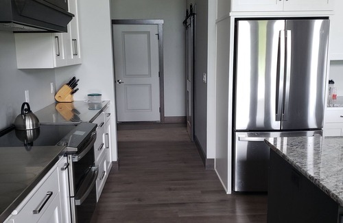 New Franken House | NFL Draft House - 10 min from shuttle @ UWGB 5-bedroom/3 bath/10 acre