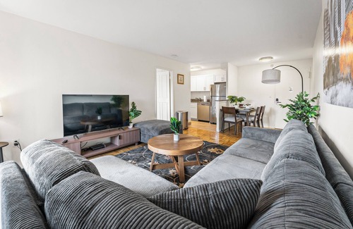 North Brookline Apartment | Nice 2bd/1.5ba Next to BU 3198