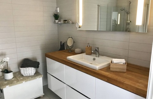 Godvik Apartment | Nice 3 bedroom apartment with porch!