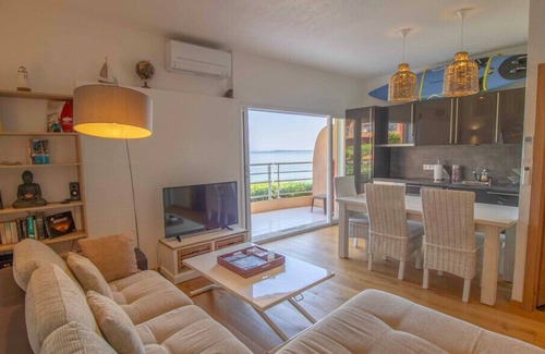Le Trayas Apartment | Nice 51 M² With Terrace Pool And Sea View