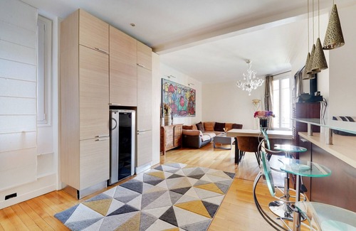 Neuilly-sur-Seine Apartment | Nice 90m² - 2 bdr near Champs-Élysées, air-con.