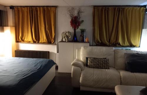 Statiekwartier Apartment | nice and cosy place with jacuzzi and sauna to relax in the centre of antwerp