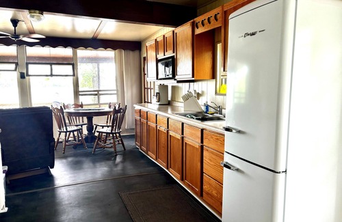 Bottineau Cabin | Nice and cozy 3-bedroom cabin on Lake Metigoshe - weekly discount