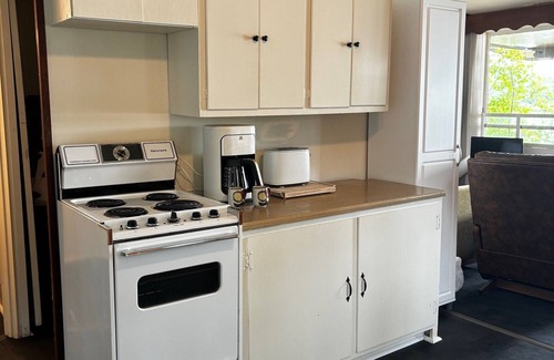 Bottineau Cabin | Nice and cozy 3-bedroom cabin on Lake Metigoshe - weekly discount