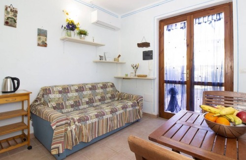 Pirotto Li Frati Apartment | Nice and cozy x4 apartment, located just 500m from the beach of Baia delle Mimose.
