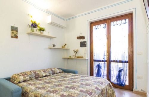 Pirotto Li Frati Apartment | Nice and cozy x4 apartment, located just 500m from the beach of Baia delle Mimose.