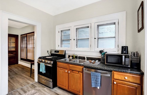 Old Northside Apartment | Nice and Quiet Apartment, 5 min from Bottleworks and Mass Ave!