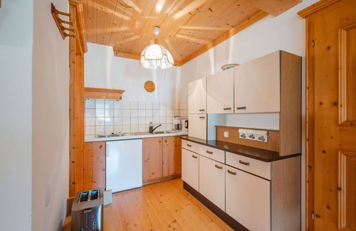 Sankt Martin bei Lofer Villa | Nice apartment in villa for 2 people with TV, balcony, pets allowed and parking