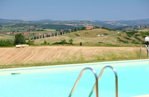Ponte di Gabbiano Villa | Nice apartment in villa with pool, WIFI, TV, patio, pets allowed and parking, close to Siena