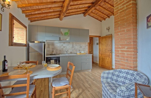 Monteroni d'Arbia Apartment | Nice apartment for 2 guests with WIFI, pool and panoramic view, close to Siena