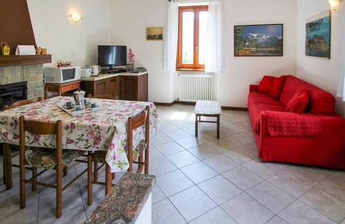 Cremia Apartment | Nice apartment for 4 people with TV, balcony and parking