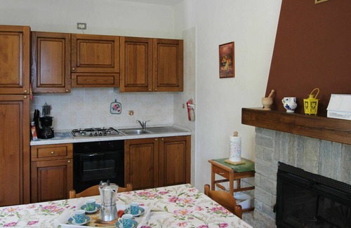 Cremia Apartment | Nice apartment for 4 people with TV, balcony and parking