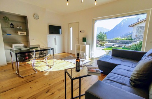 Samolaco Apartment | Nice apartment for 4 people with WIFI, A/C, TV and patio