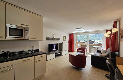 Saas-Fee Apartment | Nice apartment for 5 people with hot tub, WIFI, TV and balcony