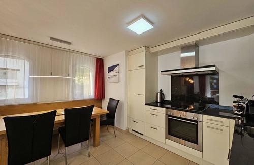 Saas-Fee Apartment | Nice apartment for 5 people with hot tub, WIFI, TV and balcony