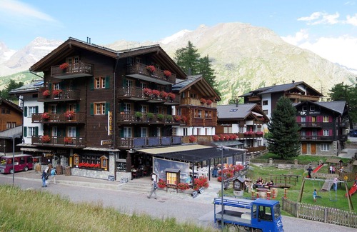Saas-Fee Apartment | Nice apartment for 5 people with hot tub, WIFI, TV and balcony