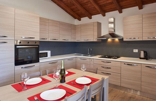 Stazzona Apartment | Nice apartment for 6 guests with WIFI, hot tub, pool, TV and terrace