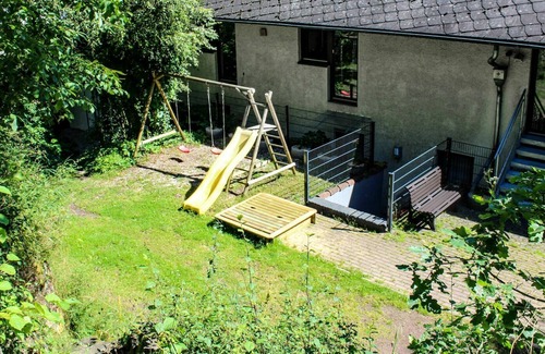 Immerath Apartment | Nice apartment for 7 guests with WIFI, TV, terrace, pets allowed and parking