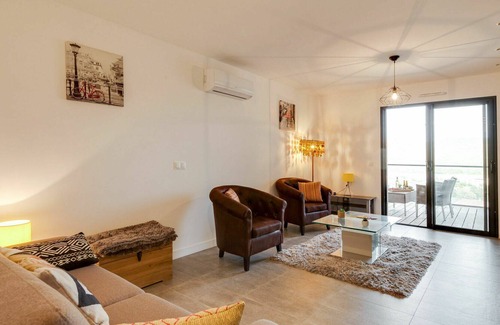Porto-Vecchio Apartment | Nice apartment for 2 people with WIFI, A/C, pool, TV, terrace and parking