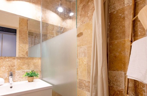 Le Dramont Apartment | Nice apartment for 4 people with WIFI, pool, TV, patio and pets allowed