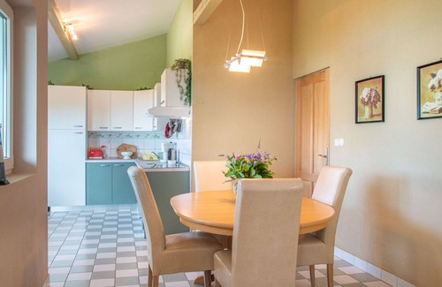 Smrika Apartment | Nice apartment for 4 people with pool, A/C, WIFI, TV and patio