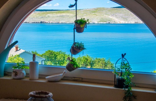 Smrika Apartment | Nice apartment for 4 people with pool, A/C, WIFI, TV and patio