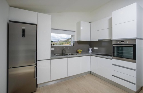 Kastel Gomilica Apartment | Nice apartment in Kastel Gomilica