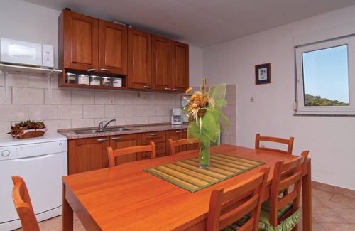 Veliki Drvenik Apartment | Nice apartment in Drvenik Veliki
