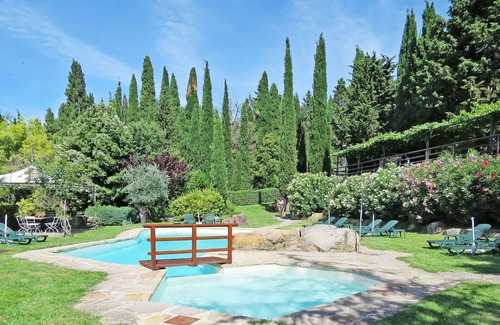 Roccastrada Villa | Nice apartment in villa for 4 guests with WIFI, pool, TV, patio, pets allowed and parking