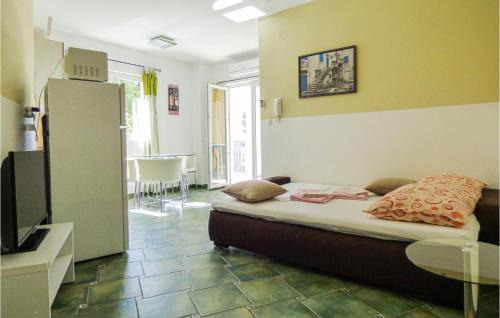 Mimice Apartment | Nice Apartment In Mimice With Wifi