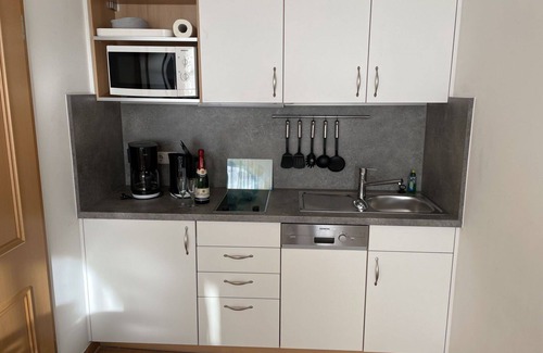 Sellin Villa | Nice apartment in villa for 4 guests with WIFI, TV, terrace and pets allowed