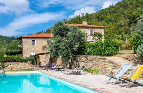 Cortemilia Villa | Nice apartment in villa for 8 guests with pool, WIFI, patio, pets allowed and parking