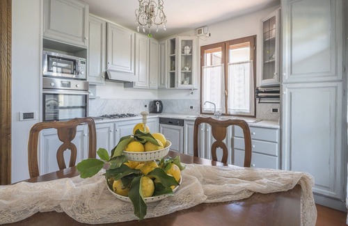 Seravezza Apartment | Nice apartment for 6 guests with A/C, hot tub, WIFI, balcony and pets allowed