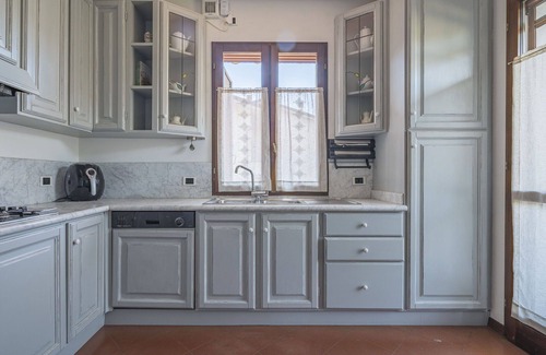 Seravezza Apartment | Nice apartment for 6 guests with A/C, hot tub, WIFI, balcony and pets allowed