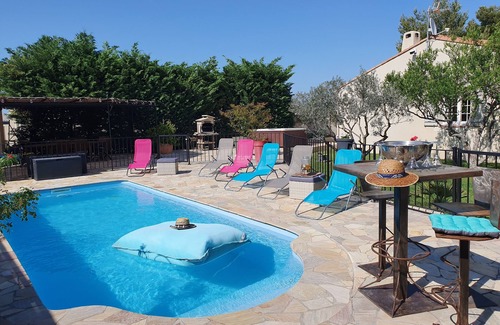 Chateauneuf-les-Martigues Villa | Nice villa with swimming pool +2 T2 for 15 people