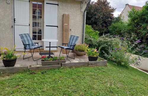 Saint-Germain-les-Corbeil Apartment | Nice one-room studio in a detached house 30km from Paris