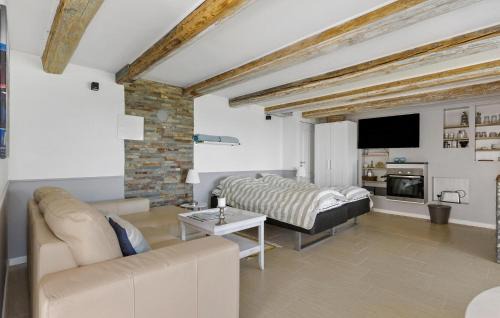 Sandkaas House | Nice Home In Allinge With Kitchen