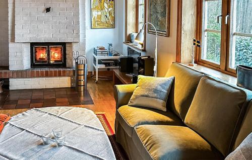 Ostra Karup House | Nice Home In Båstad With Kitchen