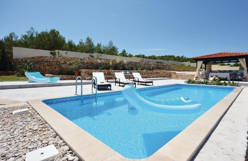 Gdinj House | Nice home in Gdinj with 2 Bedrooms, WiFi and Outdoor swimming pool