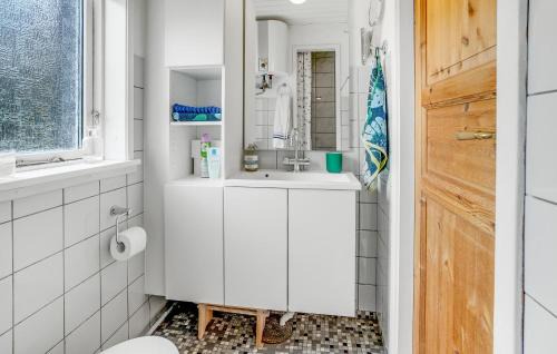 Hou House | Nice Home In Hals With Wifi