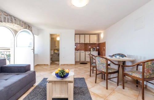 Obrs House | Nice home in Moscenicka Draga