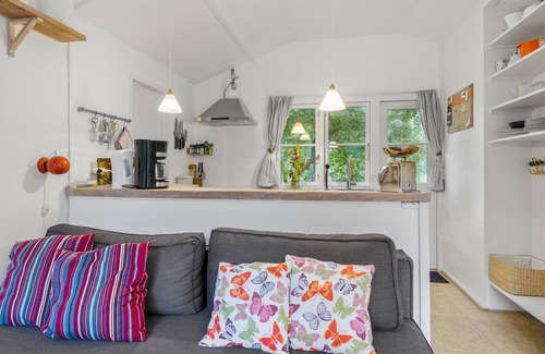 Nexo House | Nice home in Nexø with kitchen